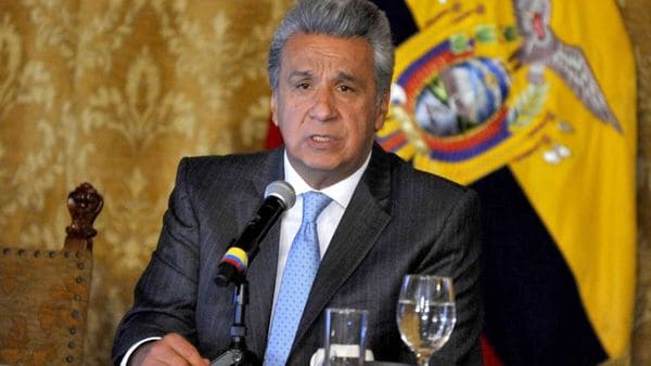 El presidente de Ecuador denunció el hallazgo de una cámara oculta en su despacho