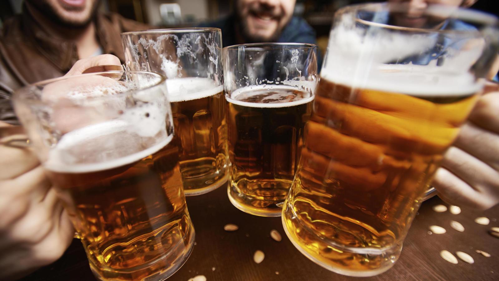 Diputado propone impuesto de ¢10 a cada cerveza para fortalecer IVM