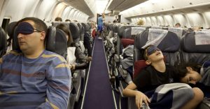 ¿Por qué es peligroso quedarte dormido dentro de un avión durante un viaje?