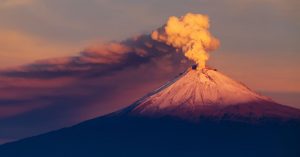 Después del terremoto de 7,1°, volcán más famoso de México hizo erupción
