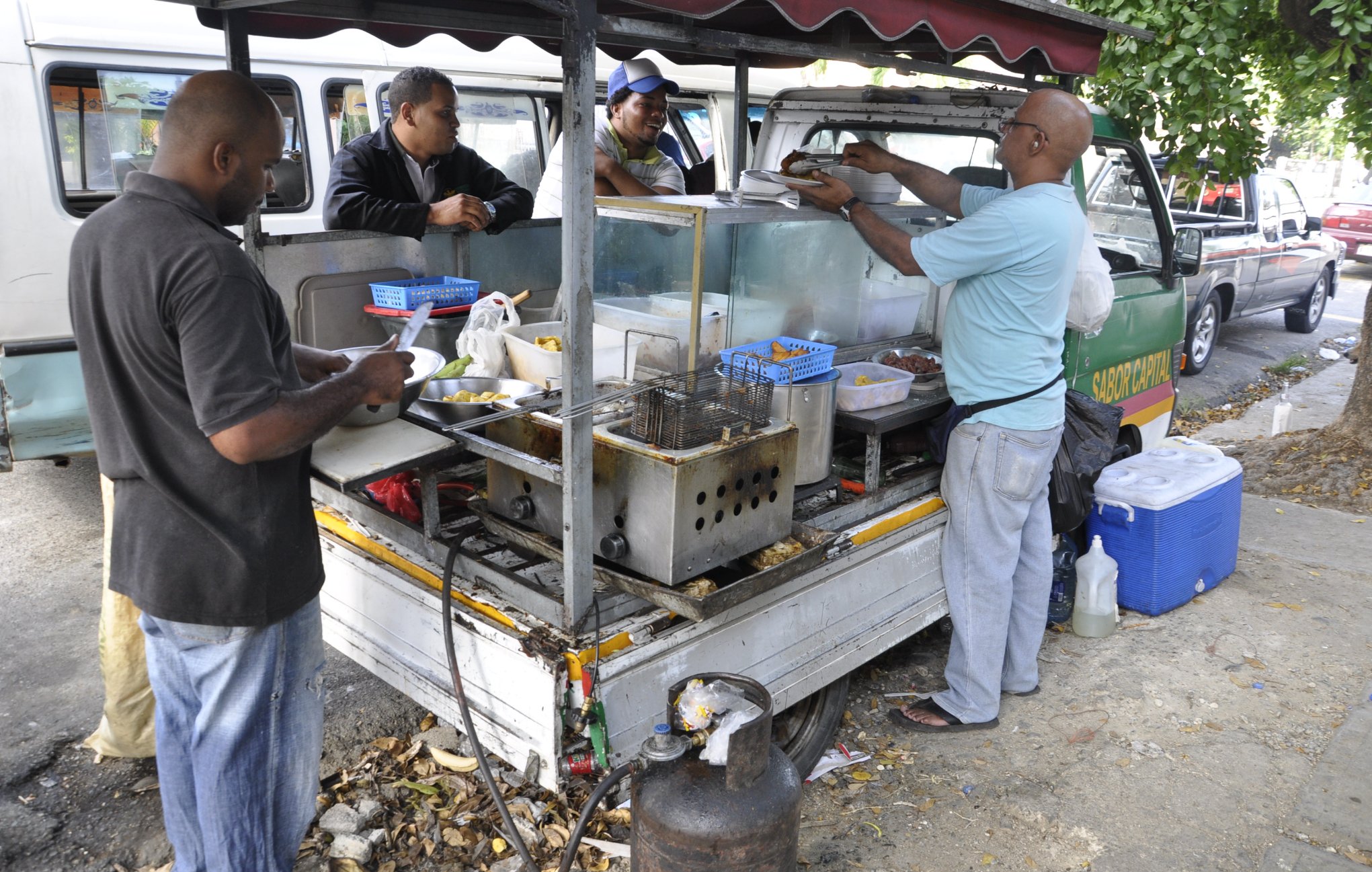 Cámara de Comercio se opone a plan para regular venta de comidas ambulantes