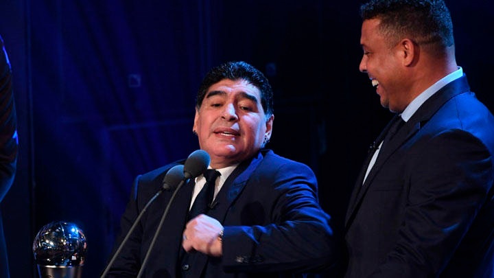 (Vídeo) Maradona y Ronaldo se robaron el show en The Best 2017 con jocoso momento