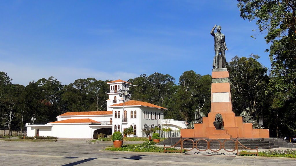 Grupo de ciudadanos pide remover estatua de expresidente León Cortés en La Sabana