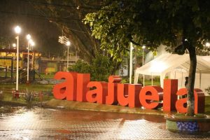 900 casas en Alajuela derraman aguas residuales directamente sobre ríos y quebradas