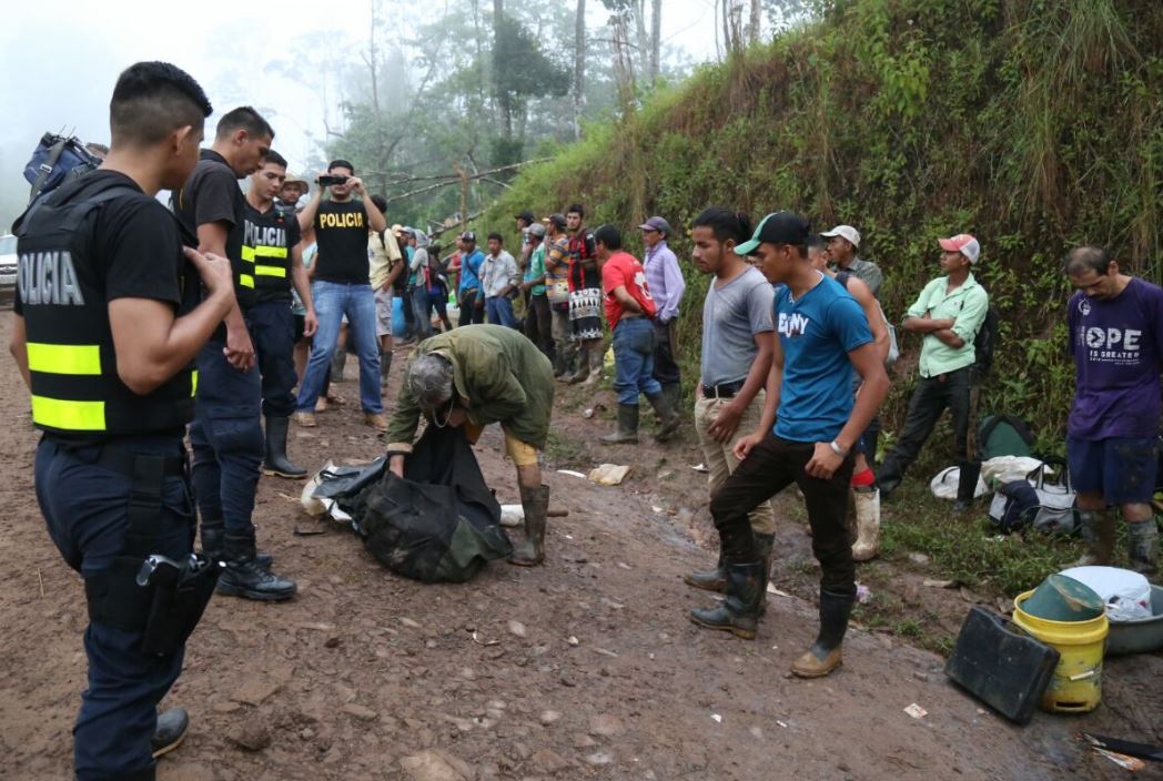 Policía detiene a 102 personas en Crucitas por extracción ilegal de oro