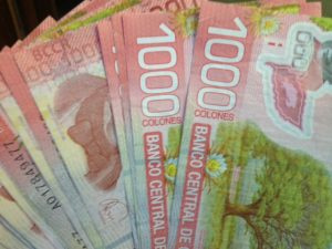 Patronos proponen ajuste salarial de ¢2400 por cada ¢100 mil para sector privado