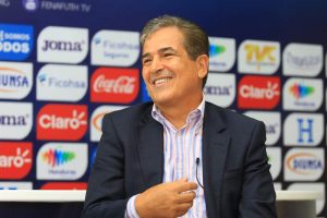 Jorge Luis Pinto: “Dios quiera que siga invicto en el Estadio Nacional”