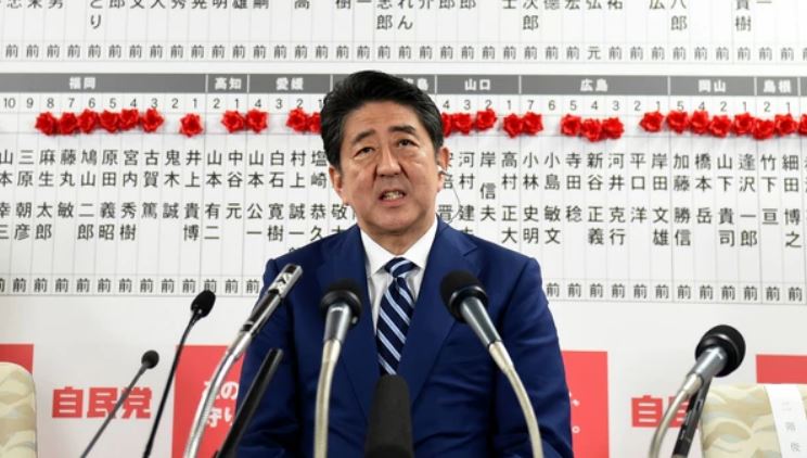 Tras ganar elecciones, premier japonés Shinzo Abe prometió «firmeza» y «diplomacia fuerte» con Corea del Norte