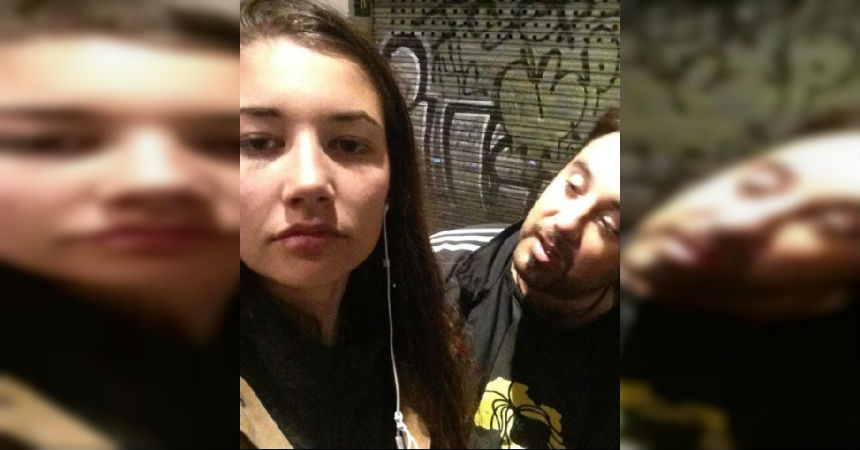 Mujer se toma selfies con los hombres que la acosan en la calle y el resultado es impactante