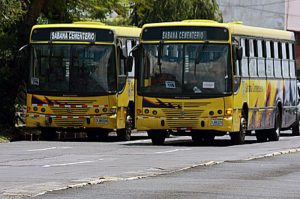 Manifestación de autobuseros podría provocar presas en Ruta 27