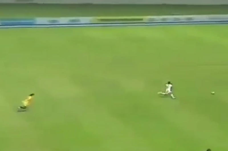Video viral a toda velocidad: el gol al estilo Usain Bolt en Indonesia