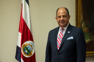 Presidente Solís abandona el hospital tras operación de próstata