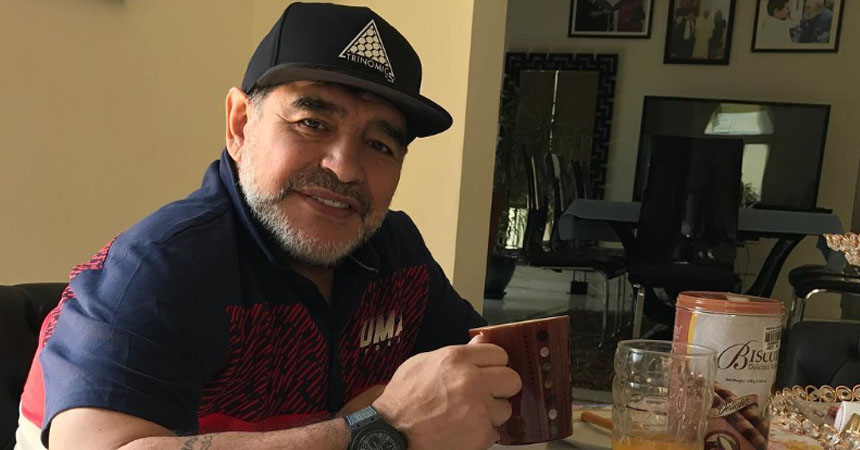Maradona publicó una foto en Instagram mostrando su lujoso auto y le llovieron las críticas
