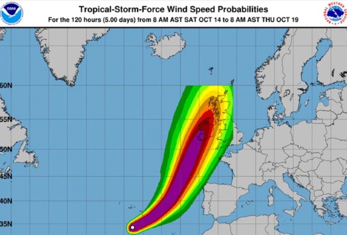 El huracán Ofelia subió a categoría 3 y sigue su rumbo hacia el archipiélago portugués de las Azores