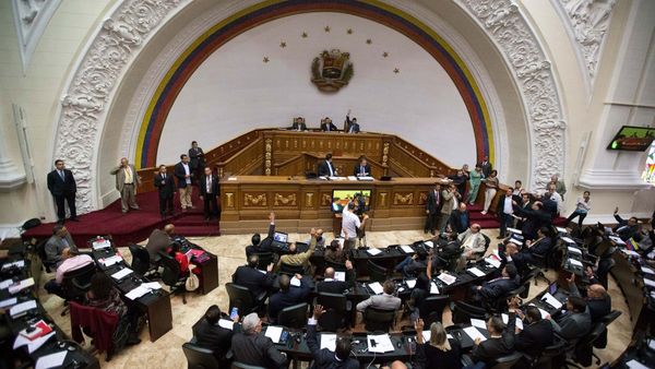Parlamento venezolano declaró fraudulentas las elecciones regionales del 15 de octubre