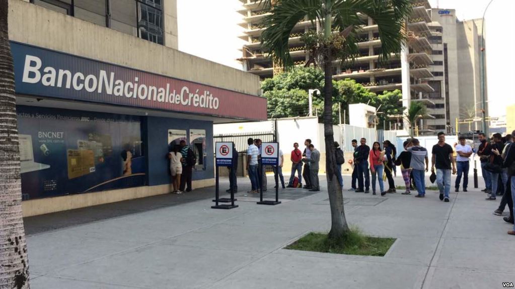 2 de las 3 agencias de crédito bajan calificación de Venezuela