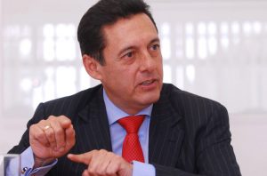 Antonio Álvarez Desanti atribuye a “cementazo” caída en encuesta de la UCR
