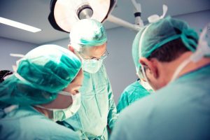 Tres hospitales se apoyan en CAIS de Desamparados para intervenir quirúrgicamente