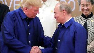 Donald Trump y Vladimir Putin mantuvieron un breve intercambio informal en Vietnam