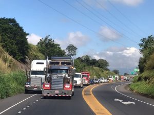 Sala IV rechaza pedido de traileros para suspender cobro de peajes en Ruta 27