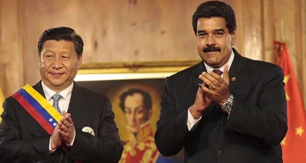 Régimen de Nicolás Maduro se aferra a China