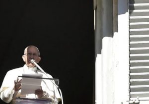 Papa Francisco pidió por Filipinas, afectada por una tormenta que ya causó más de 200 muertes