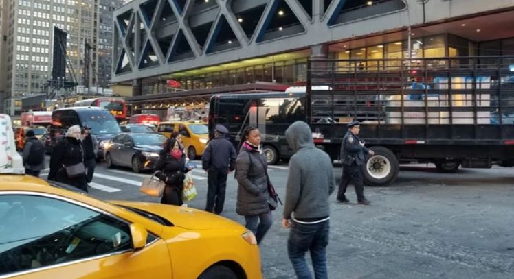 Explosión en terminal de autobuses de Nueva York: policía detuvo a sospechoso con heridas menores