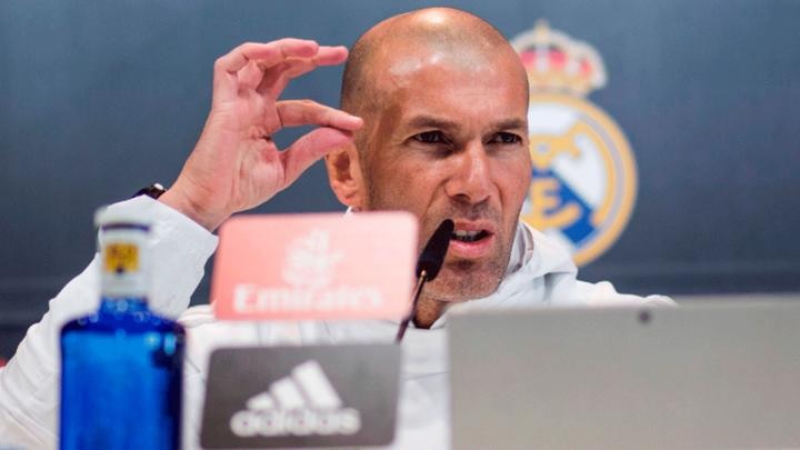 Zidane explica el por qué Cristiano se vio en el celular tras corte en la cara
