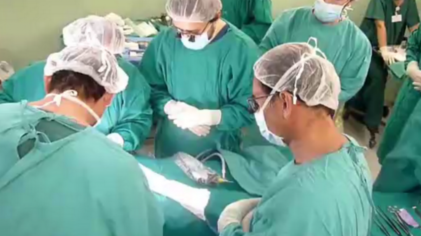 Especialistas del Hospital México extirparon tumor de 34 kilos