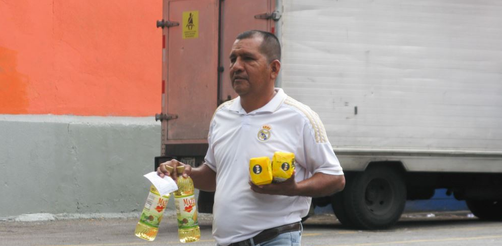 En Rep. Dominicana se negocia comida por reconocimiento de Constituyente