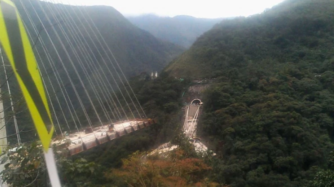 Colapsó un puente en construcción en Colombia: al menos 4 muertos