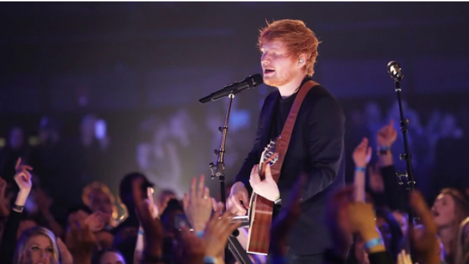 El cantante Ed Sheeran anunció su compromiso matrimonial en Instagram