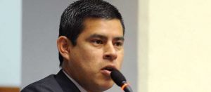 El presidente del Congreso de Perú llamó «asesino» a Nicolás Maduro y pidió que no se le permita entrar al país