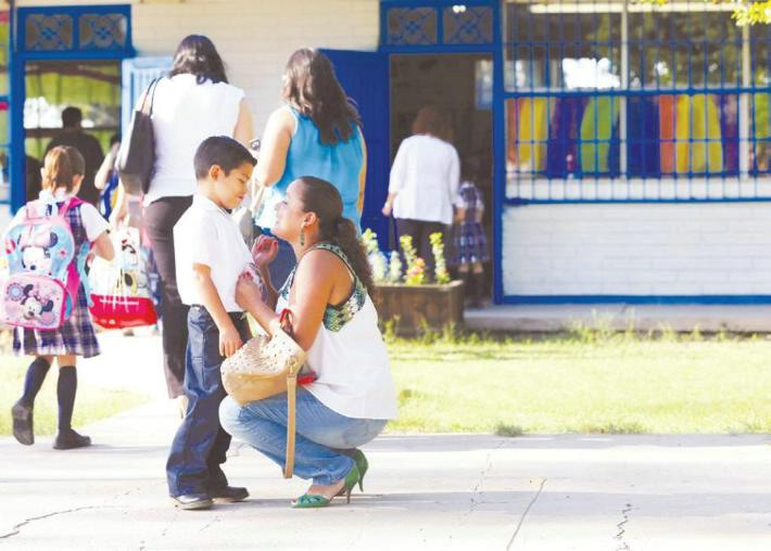 CCSS llama a familias a revisar esquema de vacunación de menores antes de regreso a clases