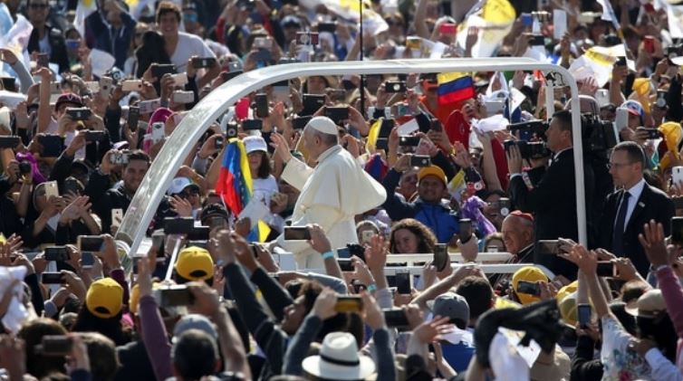 Papa Francisco utiliza papamóviles reciclados durante su gira por Chile y Perú