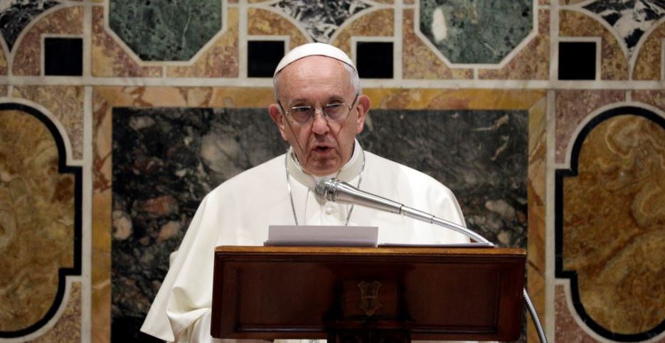 Papa desea que elecciones permitan salir de la crisis en Venezuela