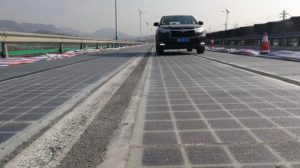 China anunció construcción de autopista solar que recargará energía a autos eléctricos