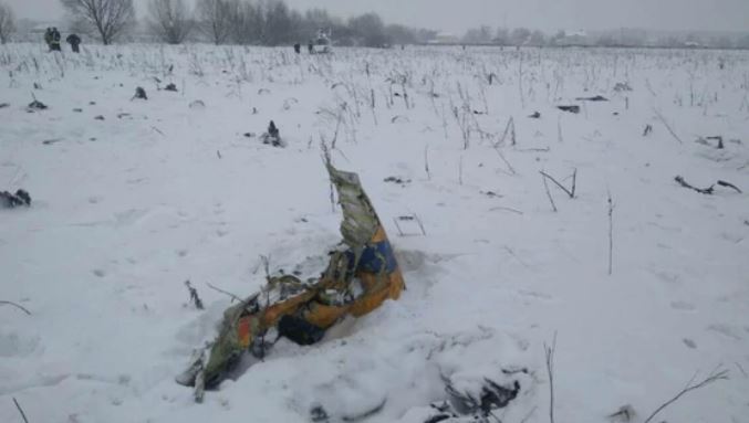 65 pasajeros y 6 tripulantes murieron tras estrellarse avión en Rusia