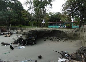 Erosión provocó que mar invadiera 7 kilómetros de costa en Moín
