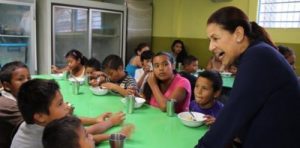 Salud y sindicatos chocan por nuevos menús en comedores escolares