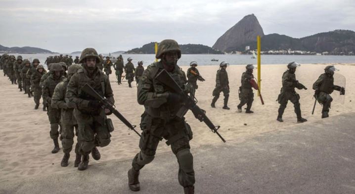 Avanza en el Congreso brasileño la militarización de Río de Janeiro ordenada por el presidente Michel Temer