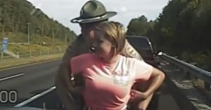 El video con el que una conductora denunció que fue manoseada por un policía 