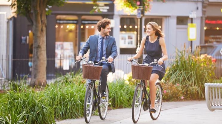 Empresa en Nueva Zelanda ofrece bono de $2 mil a empleados que vayan a trabajar en bicicleta