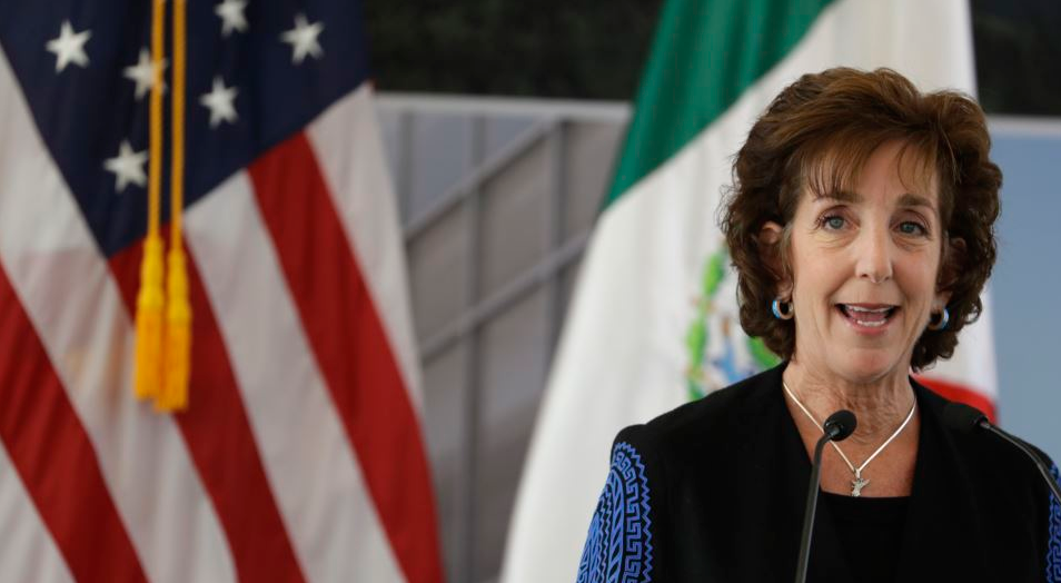 Renuncia embajadora de EE.UU. en México
