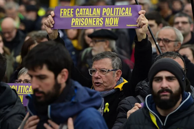 Miles marchan en por la liberación del expresidente de Cataluña
