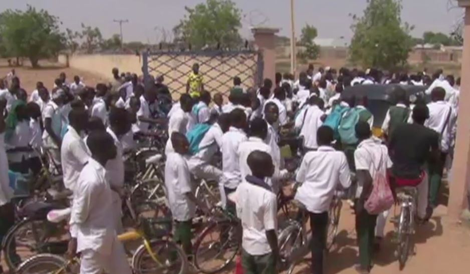 Boko Haram libera mayoría de niñas secuestradas hace un mes