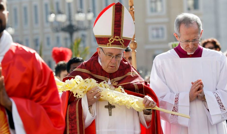 Al inicio de la Semana Santa el papa llama a los jóvenes a no callar