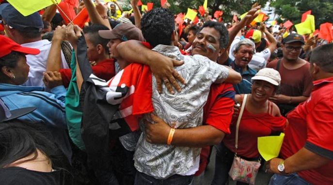 Colombianos y venezolanos protagonizaron un «abrazatón» por la paz