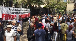 Venezolanos salen a las calles en rechazo al «fraude electoral»