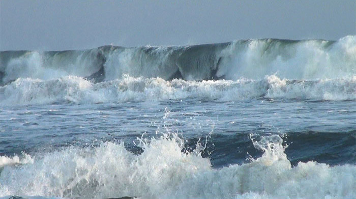Advierten de fuertes vientos que elevan peligrosidad en playas del Pacífico